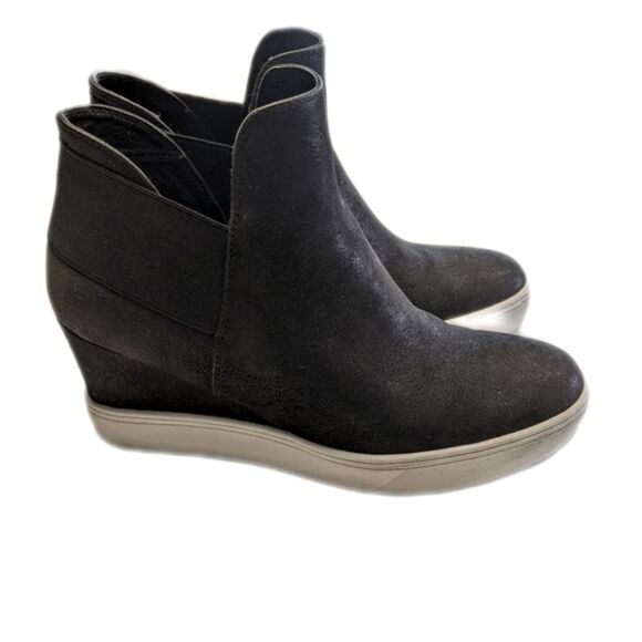 Maurices black & white slip on wedge booties, faux suede, size 9M - Picture 2 of 9